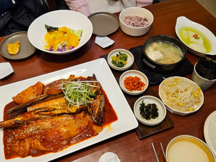  일산 백석역 맛집 벨라시타 코리다이닝 묵은지 코다리찜 가족외식 점심 식사 후기