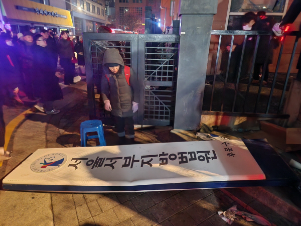 서울<b>서부지법 폭력 사태</b>: 이미 예견된 극우세력 폭동의 책임은... 