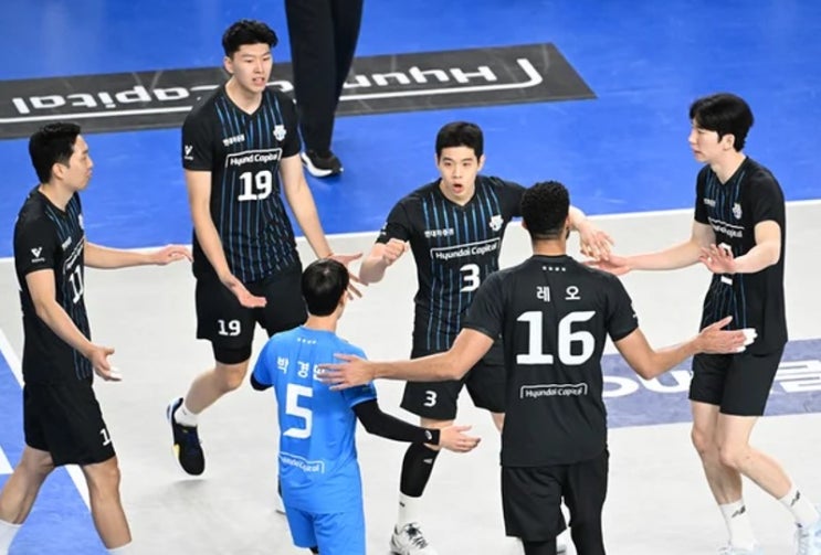프로배구 <b>현대캐피탈</b> 13<b>연승</b> 질주…패했지만 KB 야쿱 선발... 