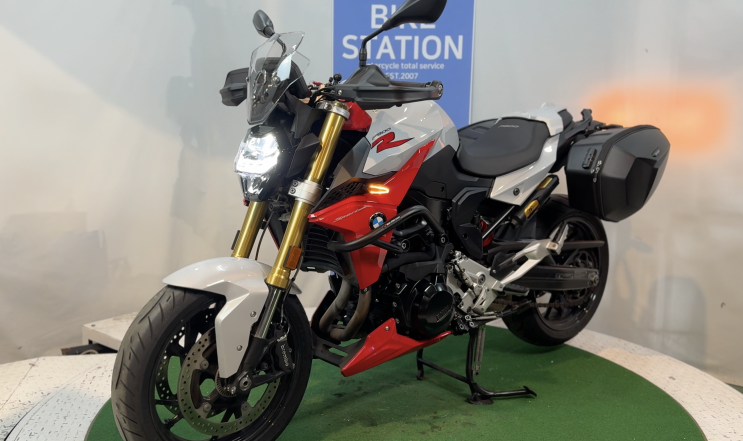  극강의 가성비 퍼포먼스 네이키드 : BMW F900R