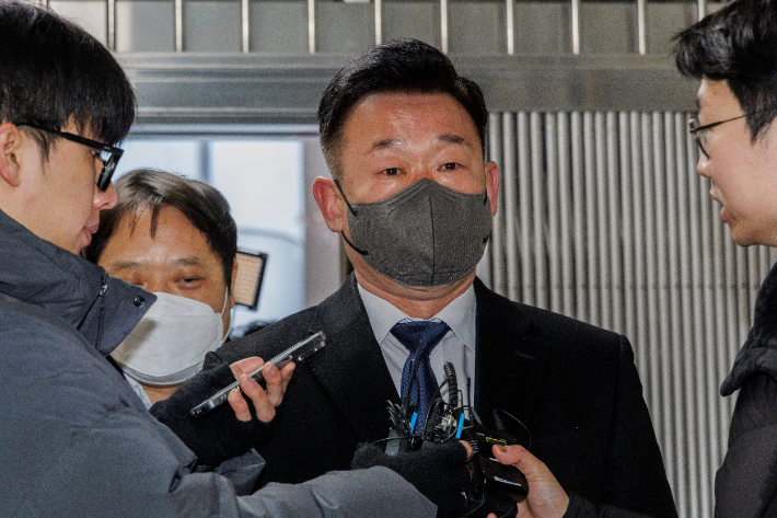 [속보]<b>경찰</b>, '강경파' <b>이광우 경호본부장</b> 석방…"범죄 혐의... 