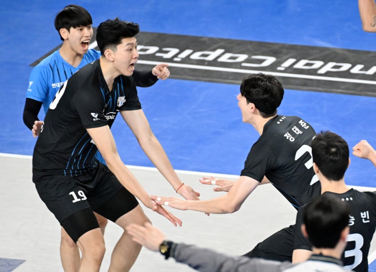 ‘13<b>연승</b>’ <b>현대캐피탈</b>의 <b>연승</b> 행진, 누가 막을까 [주간 이슈]