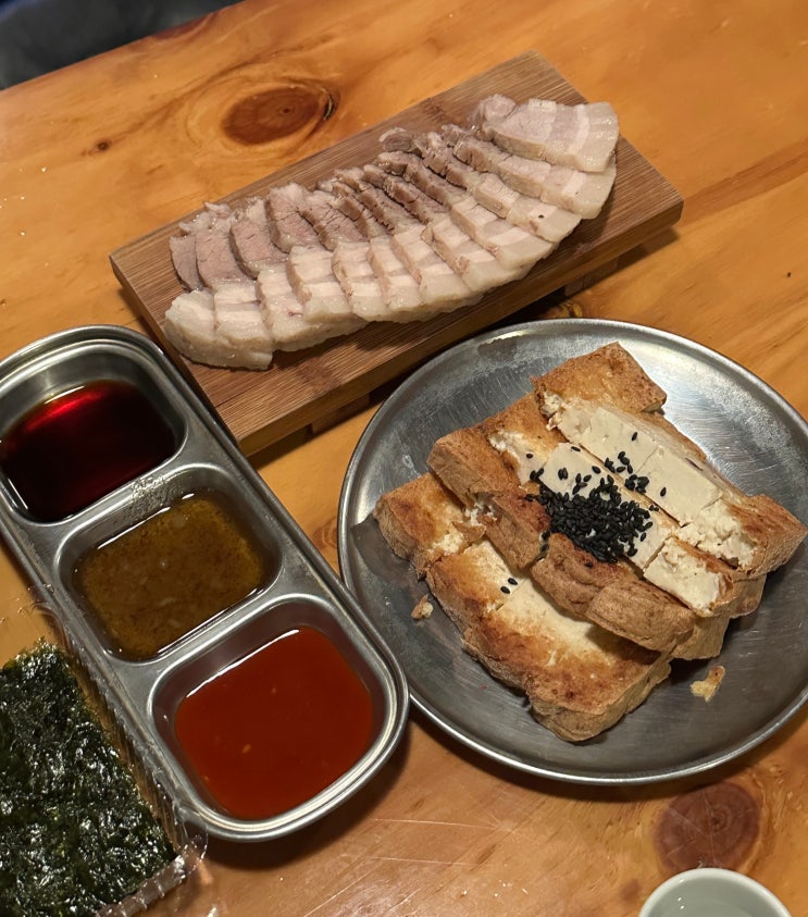  [신사] 두부+문어+보쌈 =  / 편하게 한 잔 하기 좋은 가로수길 문어삼합 맛집 '문어집'