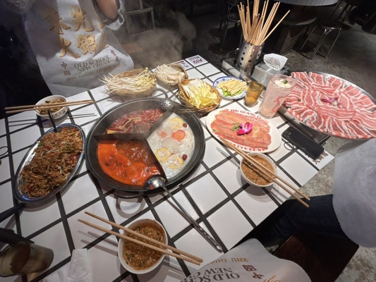   [중국, 상하이] 맛집 추천(2): 주광옥 훠궈️, 헌지우이치엔 양꼬치(난징시루점), 스타벅스 리저브️