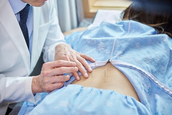 늘어나는 자동차보험 ‘한방 비급여’…“‘혼합진료 금지’로 제동” 늘어나는 자동차보험 ‘한방 비급여’…“‘혼합진료 금지’로 제동”