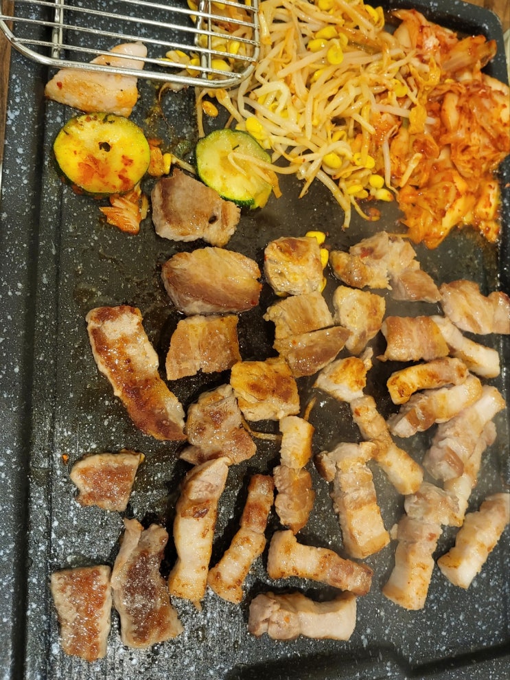  화락관 본점, 신촌역 고깃집 - 신촌역 삼겹살 맛집 방문 후기.