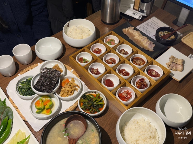 종각역 밥집 정갈한 젓갈정식을 맛볼 수 있는 하얀고래