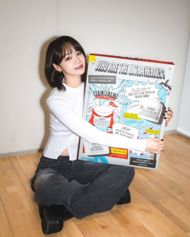 LE SSERAFIM Kim Chaewon's Instagram: Bag and Pants Info! Find Kapoor / Rock Cake!