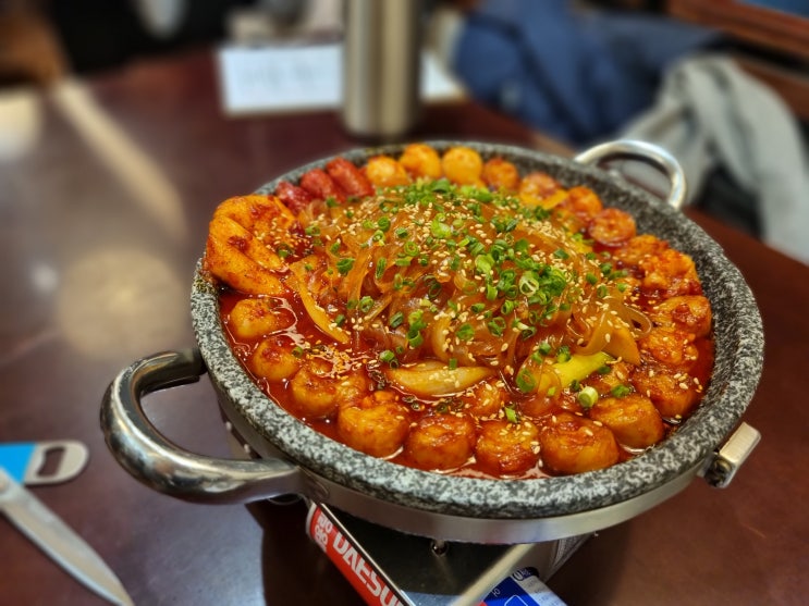  [서울대입구맛집] 개성 있는 샤로수길맛집 안녕부산의 시그니처 퓨전 메뉴 맛보기.