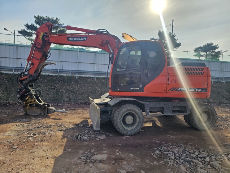  두산 6W 중고 굴삭기 DX140W 수출후기