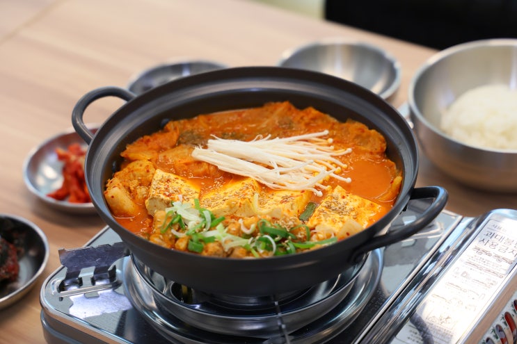  진해한식맛집 청담김치찜꾸주고 방문 후기! 푸짐한 한식 한상 제대로 즐겼어요