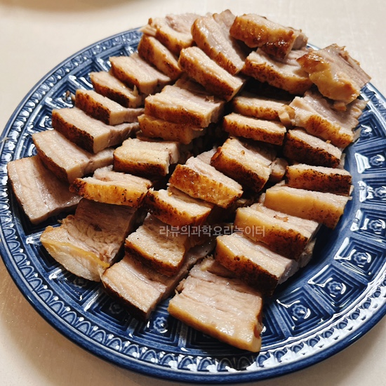  냉동고기 냉동 삼겹 수육 삶은 물 국물 된장찌개 육수 활용 요리 냉동 삼겹살 냄새 잡내 제거