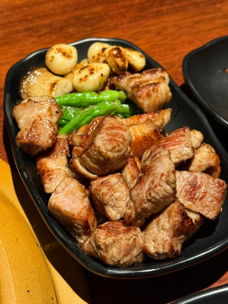  상암 맛집 동신화로 흑돼지 통삼겹과 통목살!