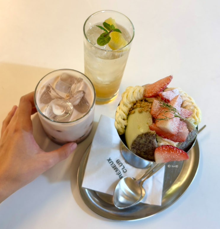  잠실 송리단길 디저트 맛집 크레뮤클럽 딸기 피스타치오 판나코타 내돈내산 후기 (캐치테이블 웨이팅)