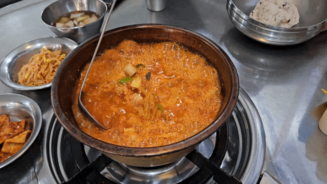  포항 죽도동 김치찌개 맛집 '전통김치찌개전문점 오광장점' 내돈내산 후기