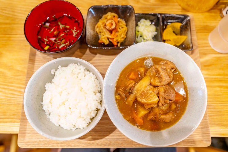  일본 오키나와 나하 맛집: 가정식 메뉴 원툴인 식당 모츠니코미 타카사고