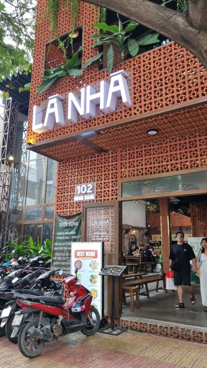 나트랑 라냐 곱창쌀국수, 굴파기름구이 등 다양한 메뉴 후기