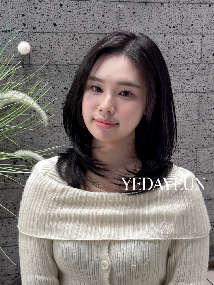  얼굴형을 보완하는 트렌디한 중단발 허그펌