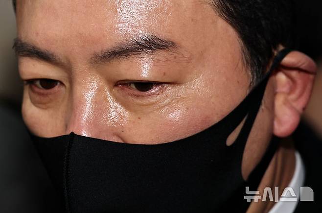 윤석열 발포명령에 알았다는 <b>김성훈 경호차장</b>, 계엄 증거인멸... 