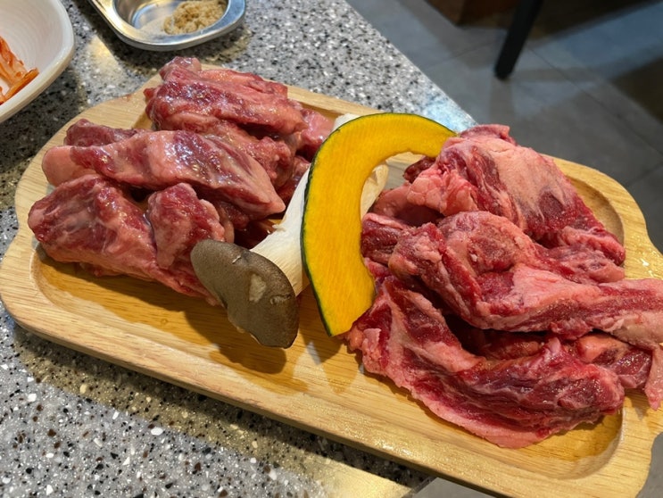  홍대 고기집 추천 ! 육질 신선하고 가성비 좋은 소갈비 맛집, 신선화로 홍대점 (feat. 함흥냉면 맛집)
