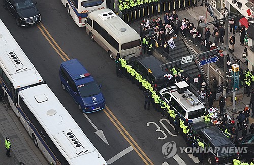 [속보] 尹, 헌재 출석 후 <b>서울구치소</b> 대신 <b>국군</b><b>서울</b>지구<b>병원</b>으... 