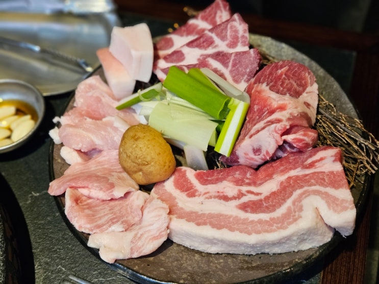  신논현맛집 산솔 삼겹살 잘생긴 사장님이 구워주는 신논현고기집