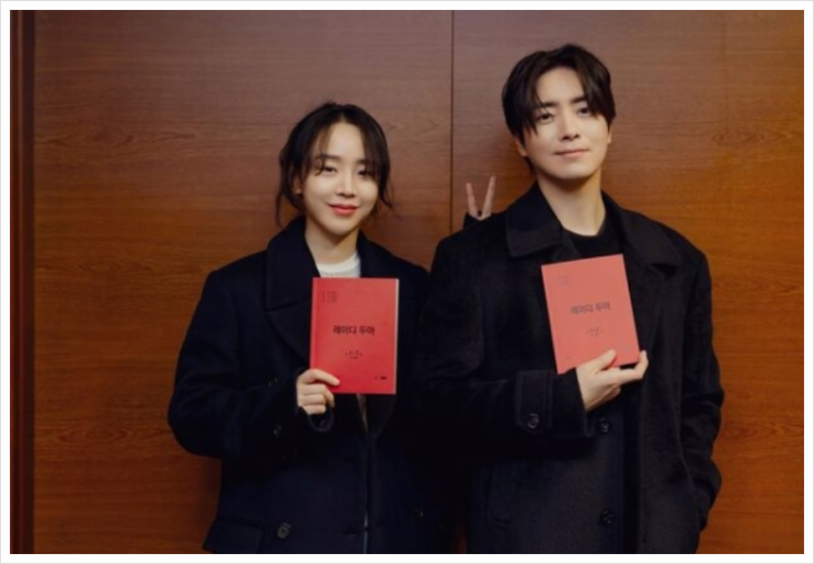 <b>신혜선</b>X<b>이준혁</b>, 8년 만에 '<b>레이디 두아</b>'로 재회 비밀의숲 이후... 