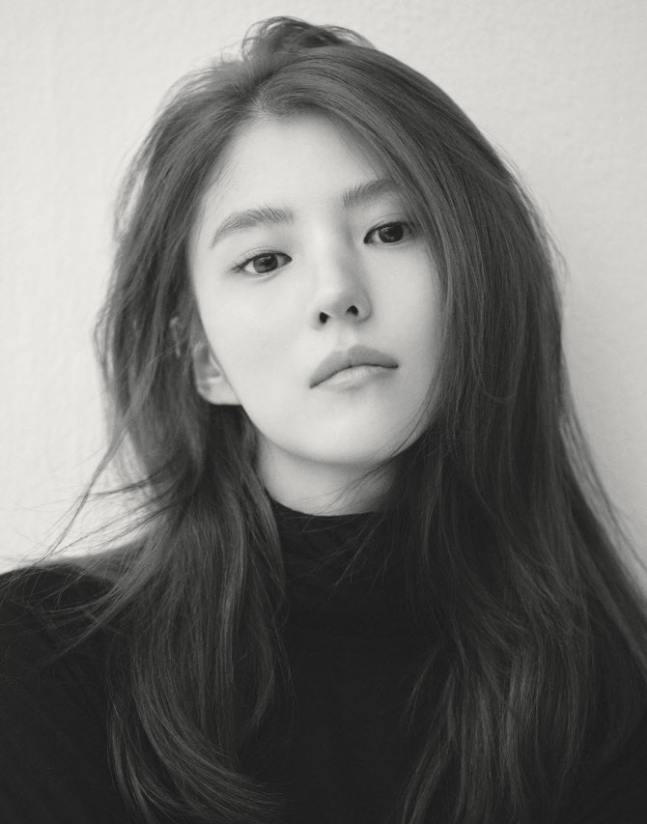<b>한소희</b>, 첫 <b>월드투어</b> <b>팬미팅</b> 개최 확정! 글로벌 팬들과 특별한... 