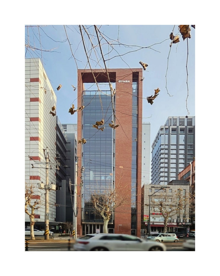  [54평] 동교동 홍대 사무실 임대, 럭셔리 10층 시티뷰 브릭스빌딩, 신축 마포 오피스.