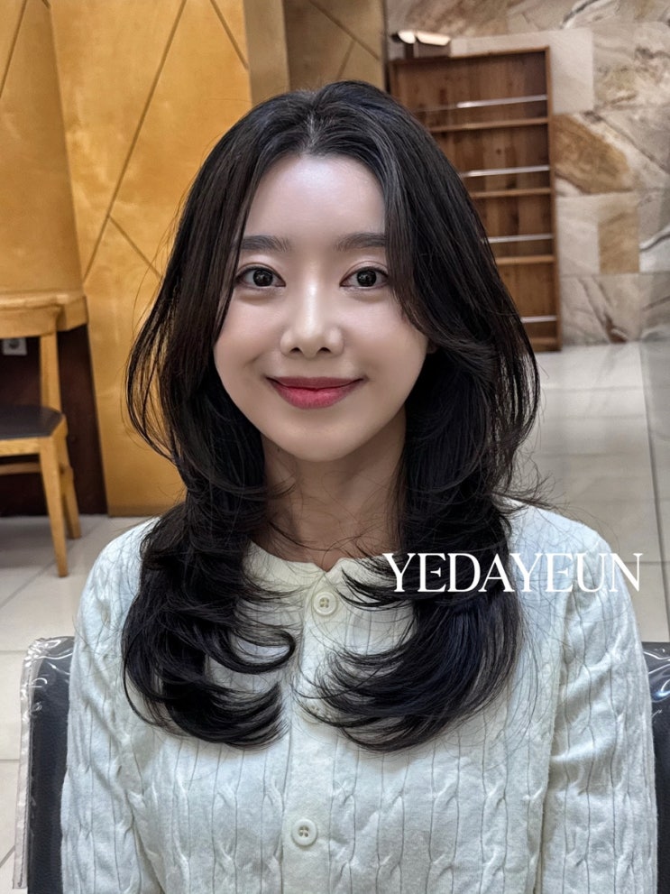  이안 실장님의 레이어드 허그펌으로 부스스한 긴머리 고민해결