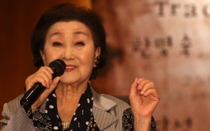 '<b>노오란 샤쓰</b>의 사나이' 부른 <b>한명숙</b> 별세…향년 90세