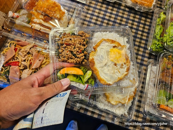  방콕 가볼만한곳 가성비 아침식사 로컬시장 Phatra Market