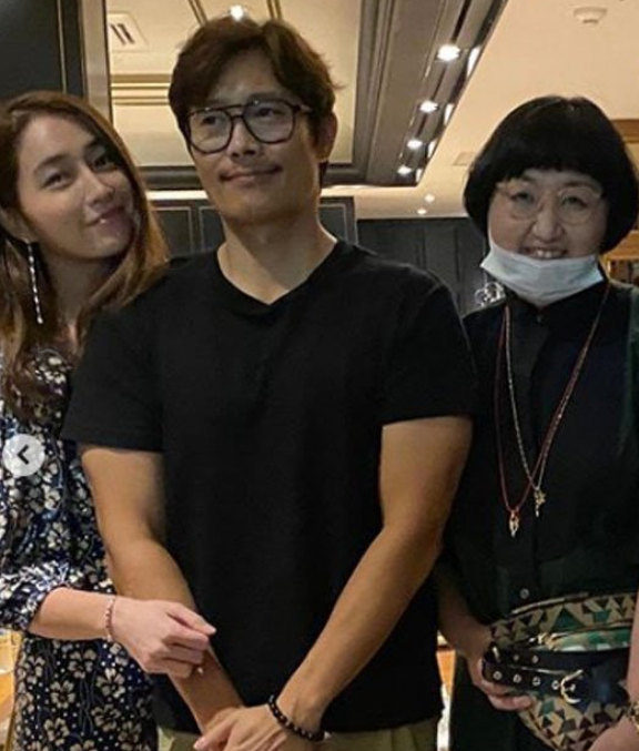 <b>이민정</b>, 남편 <b>이병헌</b>과 밀착 <b>스킨십</b>..."달달해"