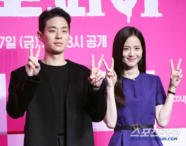<b>박정민</b>, 블랙핑크 <b>지수</b>와 몰래 <b>데이트</b>…"<b>놀이공원</b>에 단둘서... 