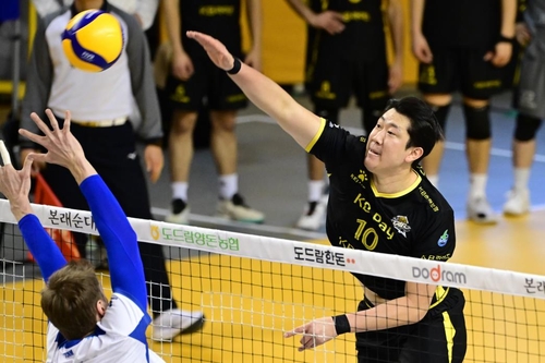 '나경복·<b>비예나</b> 48점 합작' <b>KB손보</b>, 삼성화재에 3-1 역전승
