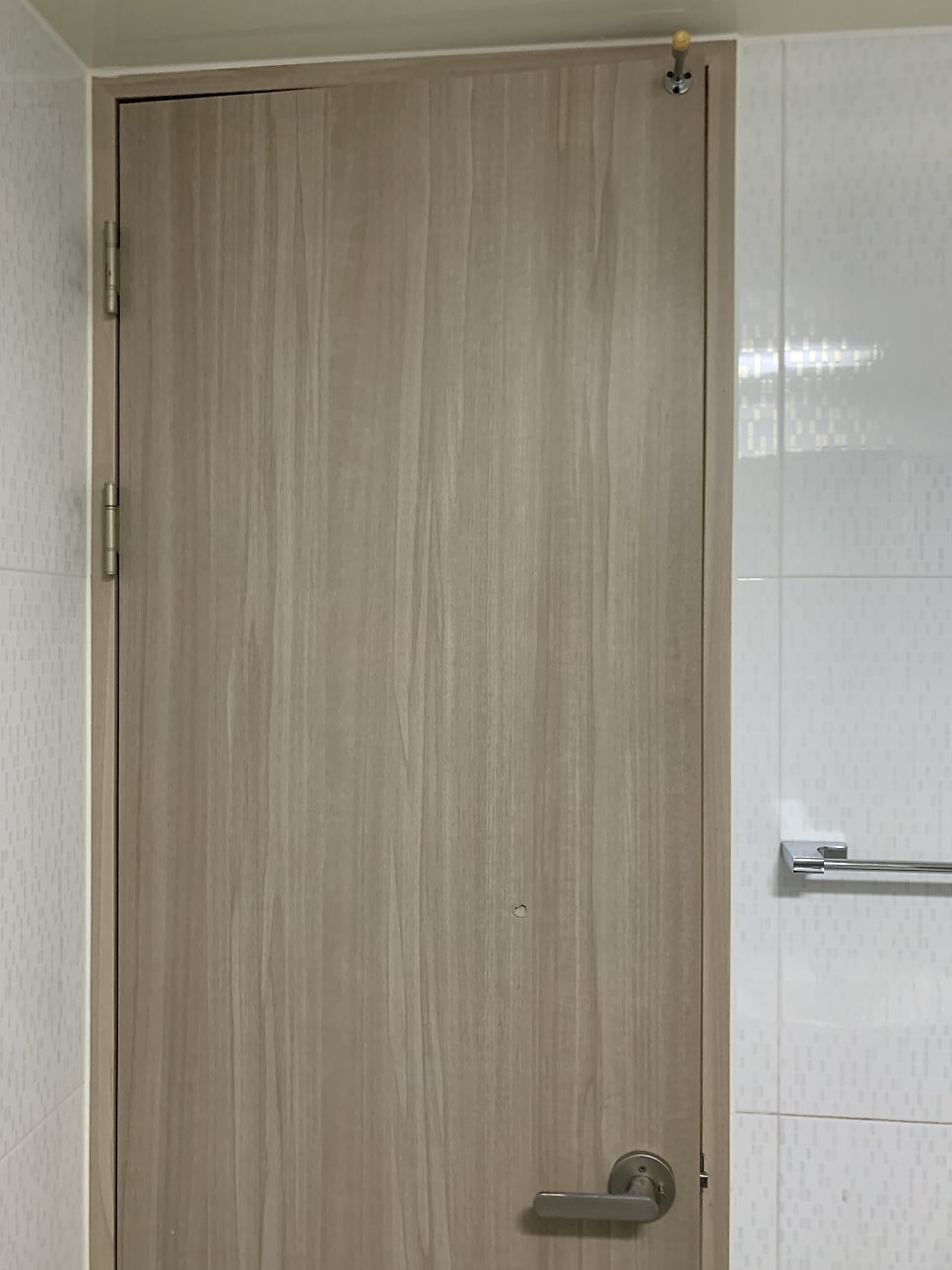 화장실문보수 욕실문 구멍 원상복구