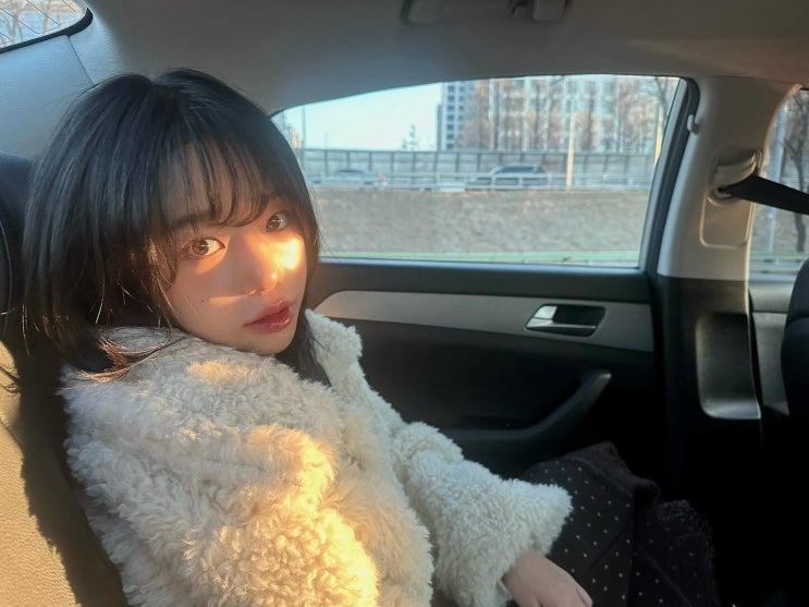 250118 조유리 (zo__glasss) 인스타그램