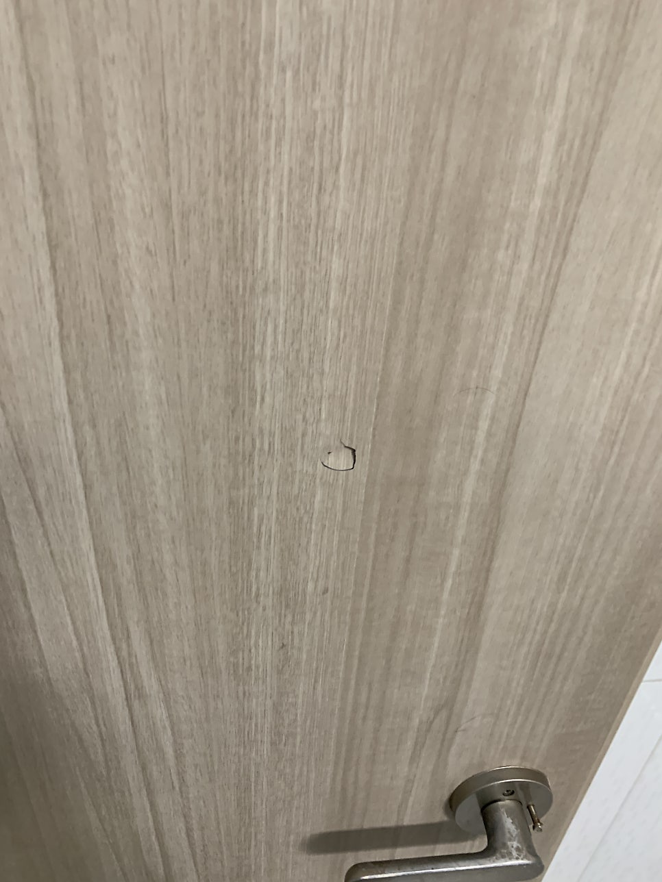 화장실문보수 욕실문 구멍 원상복구