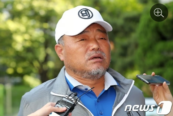 <b>김흥국</b>, <b>무면허 운전</b>으로 또 다시 <b>논란</b>! 과거 음주·뺑소니 이력!