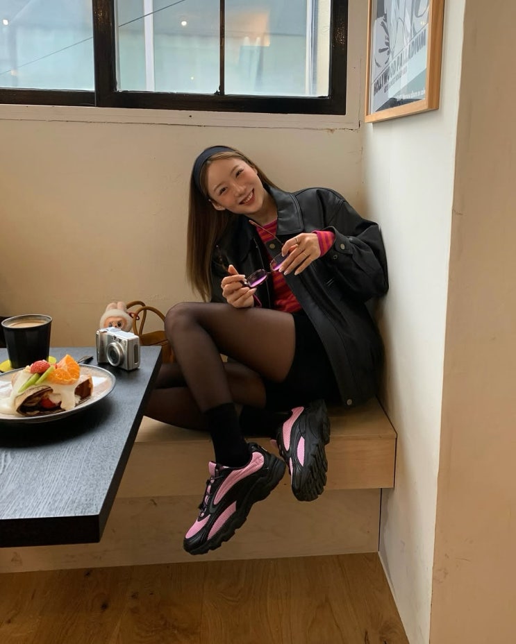  핑키한 매력으로 복각되어 더욱 예쁜 발 편한 여자 운동화를 찾으면? 휠라 판테라 여성 스니커즈 추천 ft. 젤라비