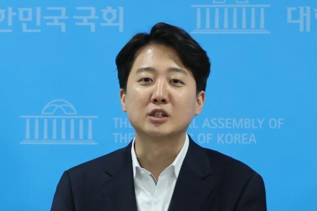 <b>이준석</b> "<b>부정선거 음모론</b>과 전쟁 선포…황교안·전한길 <b>토론</b>하자"