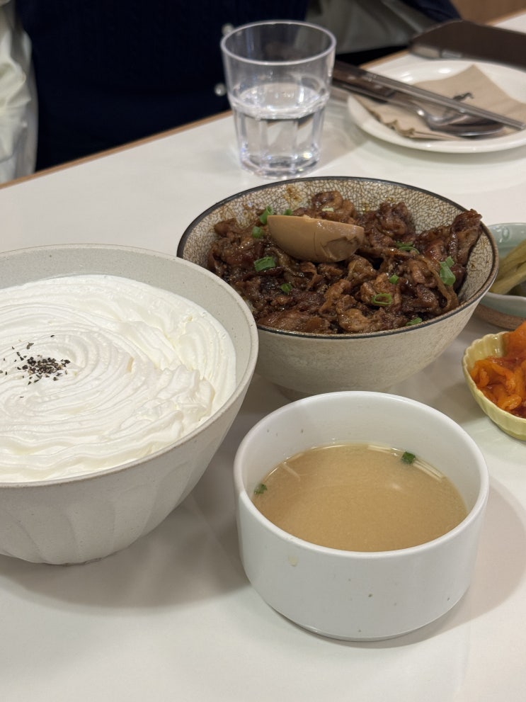  영등포 맛집 | 타임스퀘어 4층 퓨전 한식 맛집 토끼정 (+ 메가커피 아사이볼 !)