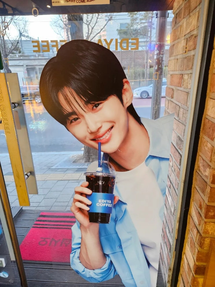  [신촌 조용한 카페] 이디야 신촌기차역점 - 공부하기 좋은 분위기의 카페