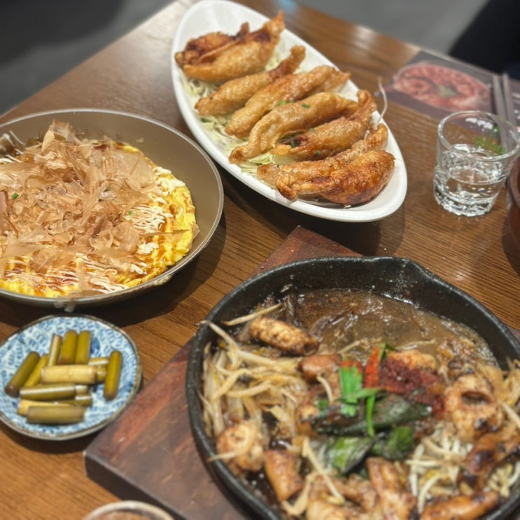  맛집 호랑이굴 서현점 타래소스곱창대창볶음 바삭!닭껍질교자 계란오꼬노미야끼 쪽파타코야끼 리뷰.