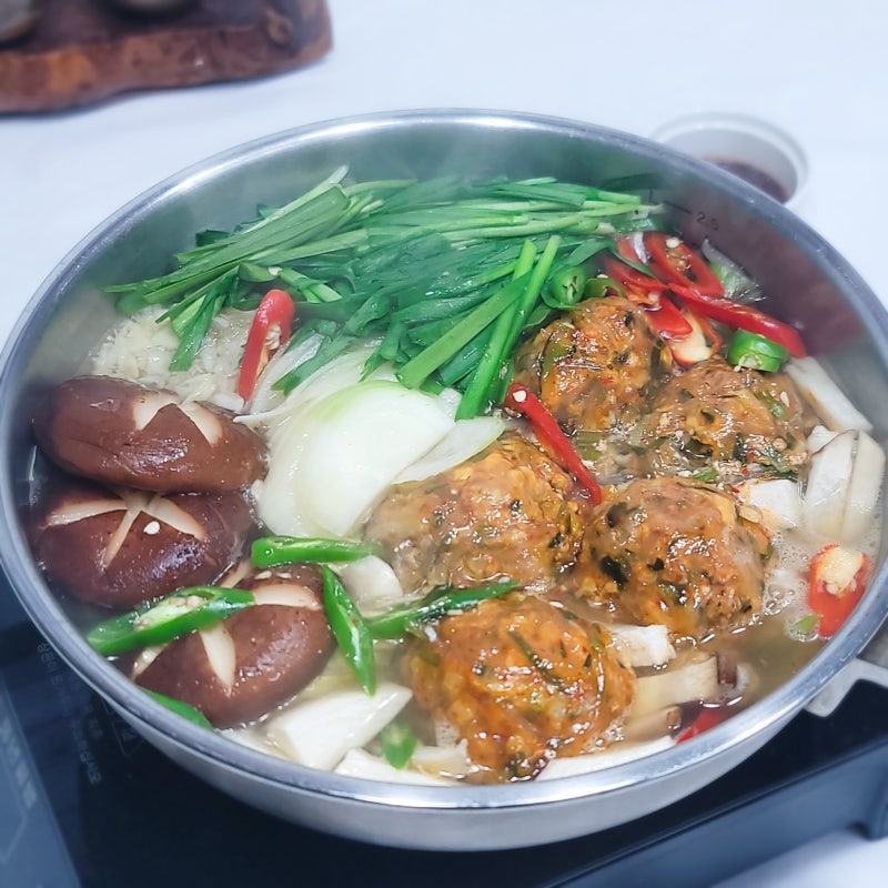김치만두전골 레시피 만두속 활용 요리 굴림만두 만들기