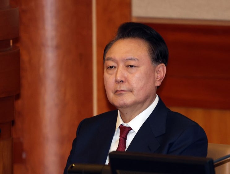 <b>법원 윤 대통령 구속</b>기한 <b>연장</b> 재청구도 <b>불허</b>. 검찰완패.... 