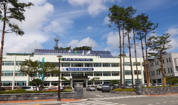<b>양양군수</b>, 성비위·뇌물수수 논란으로 <b>주민소환</b> 위기