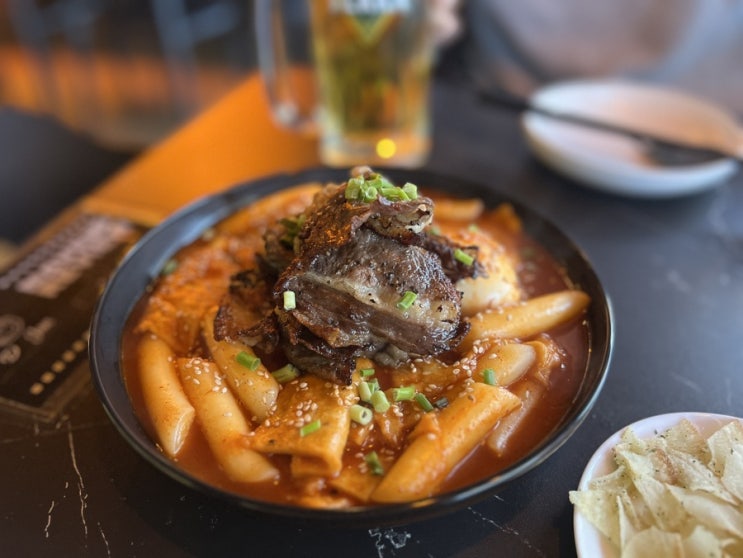  낮과 밤이 다른 요리주점 밤리단길 술집 디잔
