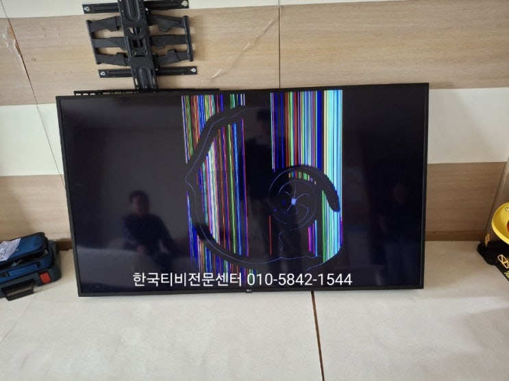  70인치 tv액정 크랙 세로줄 증상 경기도 수원 출장수리