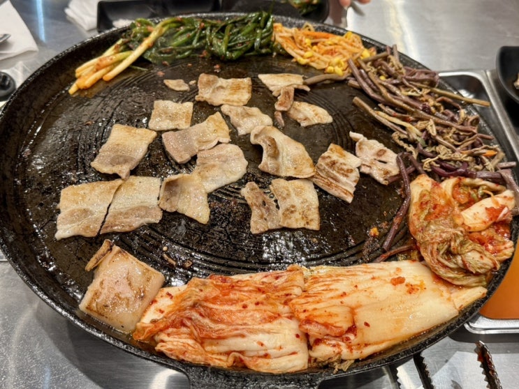  원마운트맛집 한돈 솥뚜껑김치삼겹살 더 고기창고 킨텍스 맛집